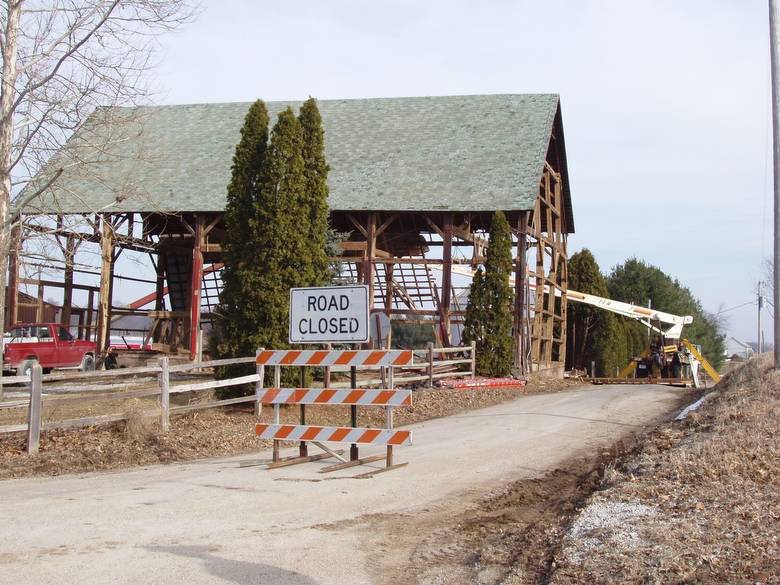 Martin Barn Dismantle Process / Quarters were tight, so the road had to be closed